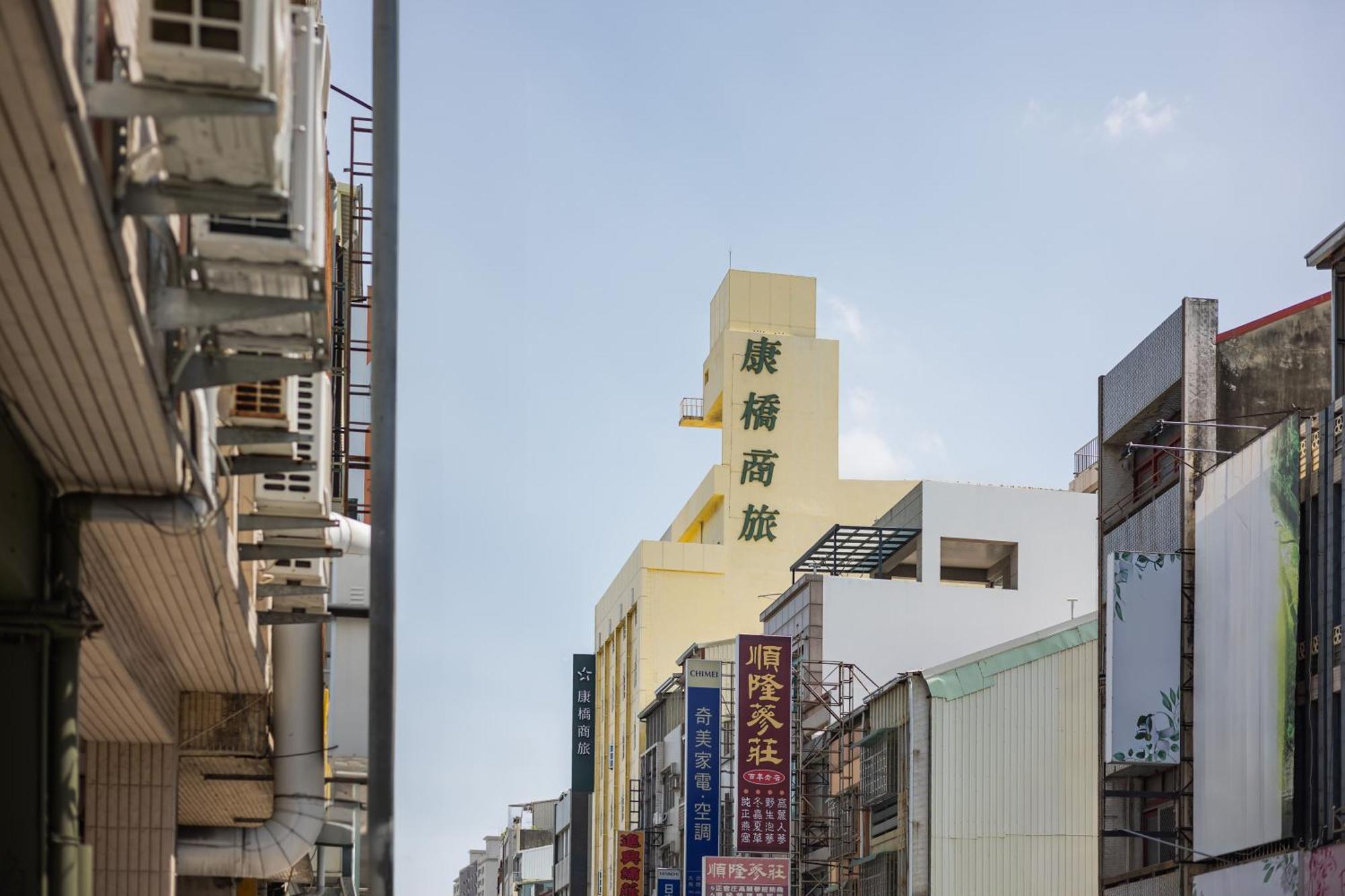 Kindness Hotel - Tainan Chihkan Tower Exterior photo
